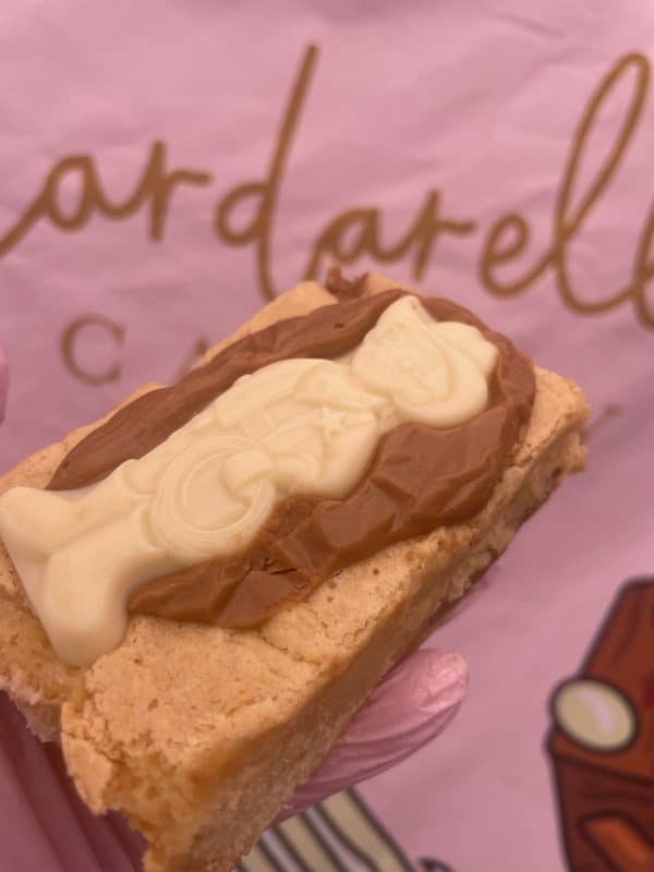 Milkybar Biscoff Blondie